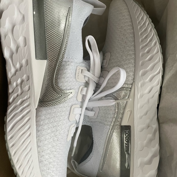 Nike Womens Infinity React 8.5 NEW - Picture 2 of 2